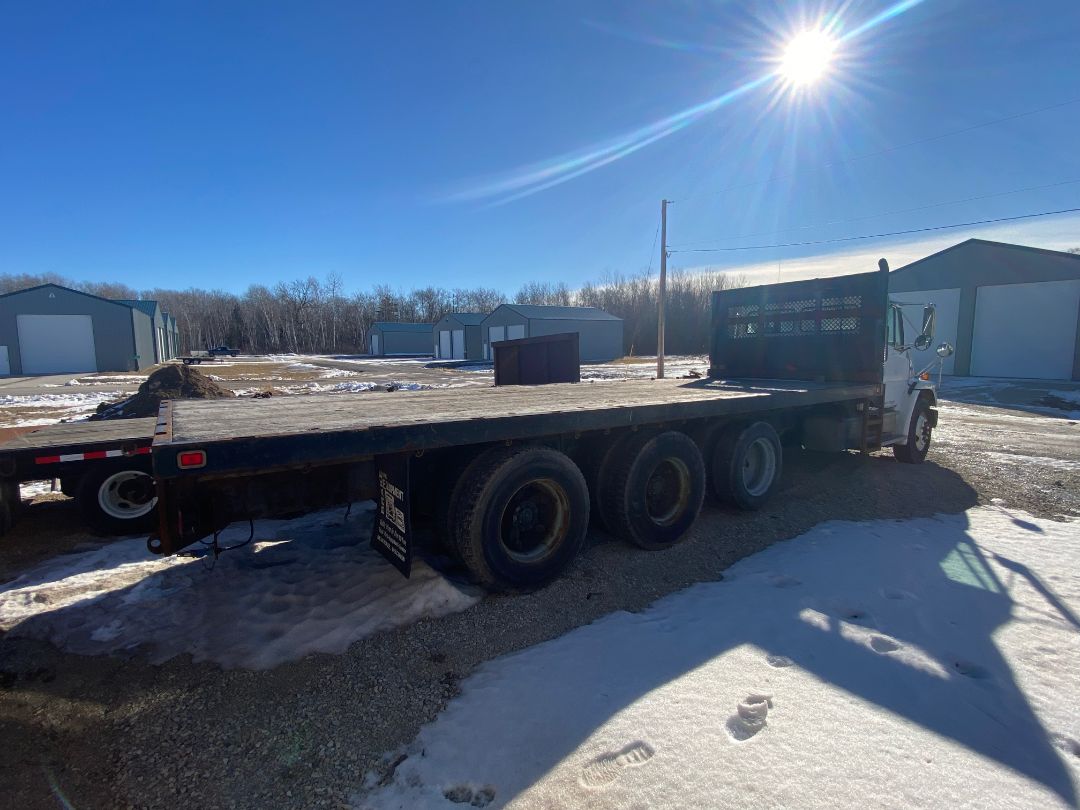 1995 FREIGHTLINER FL80 - Image 16